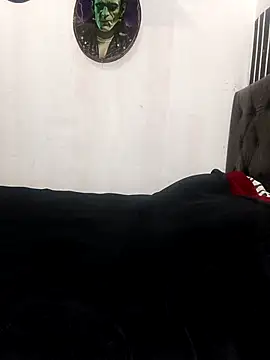 Snapshot of impia-69 chatting on 11/04/25, 04:17 impia-69 online show from 11/04/25, 04:17