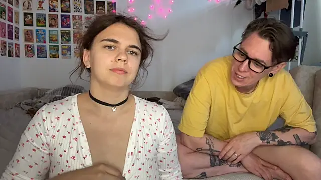 Snapshot of live_sexy chatting on 05/19/26, 07:37 live sexy online show from 05/19/26, 07:37
