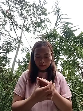 Nguyet2k4 online show from 02/11/26, 12:04