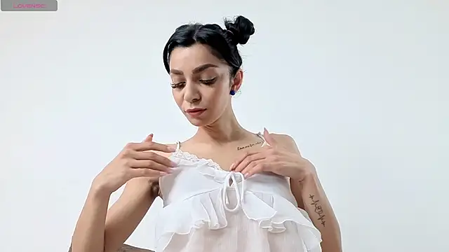 ReneeVoss online show from 05/18/26, 04:07