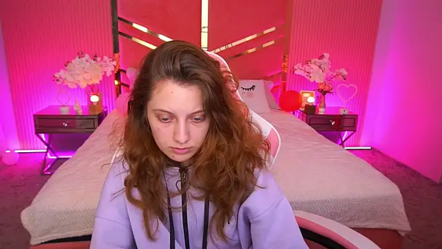 CuteeFoxy online show from 12/18/25, 02:23