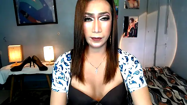 littleredbunny27 online show from 06/01/26, 08:49