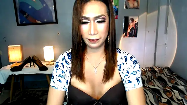 littleredbunny27 online show from 06/03/26, 09:31