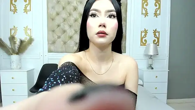 BellaDalthon online show from 10/27/25, 11:25