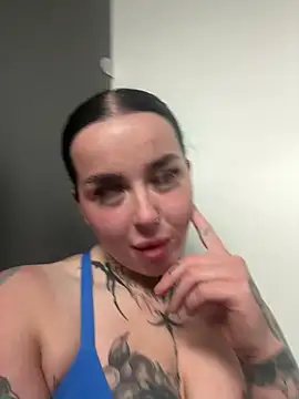 lucycoxxoxo online show from 05/15/26, 11:01