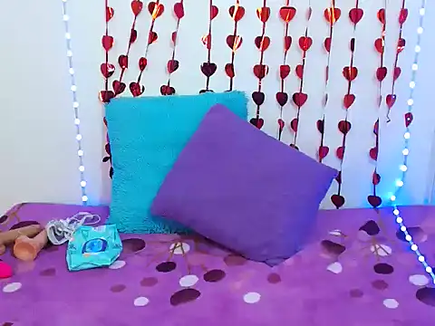 Snapshot of Isaa_Foxx_ chatting on 10/17/25, 01:57 Isaa Foxx online show from 10/17/25, 01:57