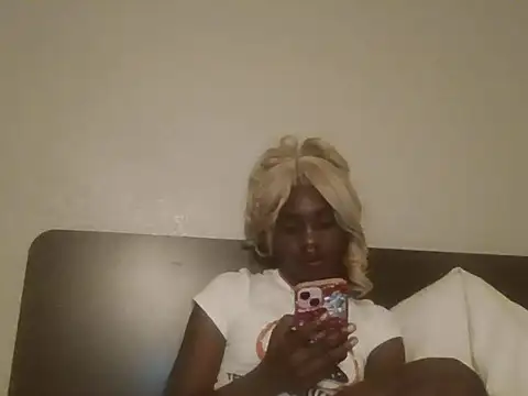 missblasian online show from 10/26/25, 10:15