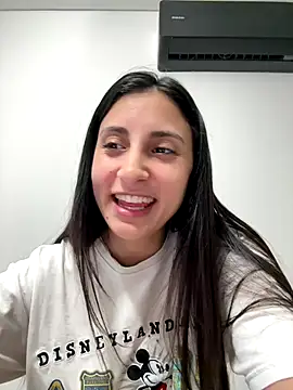 itsmiasofia online show from 11/25/25, 11:05