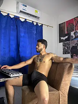 Kylian Alessandro online show from 02/15/26, 07:54