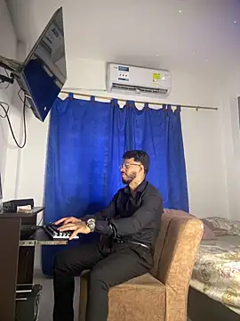 Kylian Alessandro online show from 02/26/26, 06:40