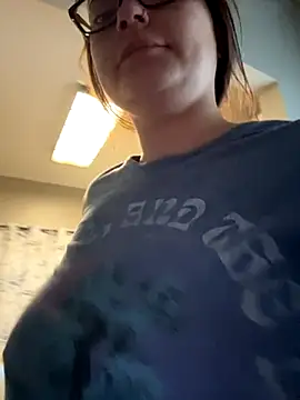 Snapshot of honeygirlox chatting on 11/06/25, 01:34 honeygirlox online show from 11/06/25, 01:34