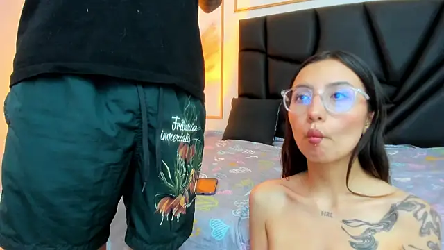 AnnieAndLeandro online show from 12/22/25, 07:22