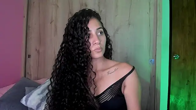 fernanda317 online show from 04/15/26, 10:43