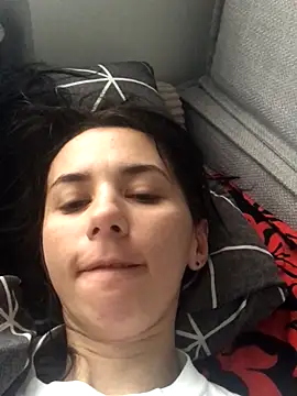 Snapshot of oliviya_mur chatting on 10/19/25, 08:37 oliviya mur online show from 10/19/25, 08:37