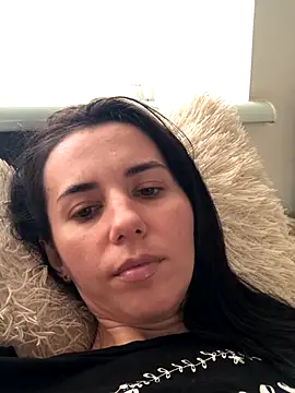 Snapshot of oliviya_mur chatting on 10/31/25, 02:18 oliviya mur online show from 10/31/25, 02:18