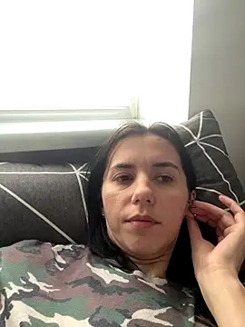 Snapshot of oliviya_mur chatting on 11/12/25, 07:53 oliviya mur online show from 11/12/25, 07:53