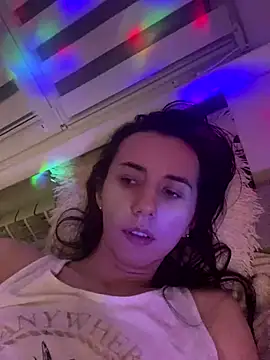 Snapshot of oliviya_mur chatting on 11/23/25, 04:18 oliviya mur online show from 11/23/25, 04:18