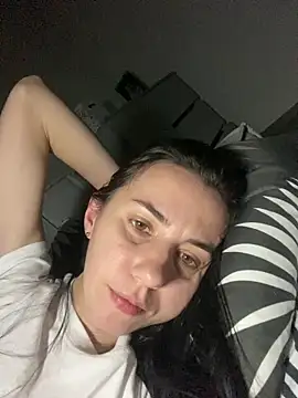 Snapshot of oliviya_mur chatting on 11/25/25, 10:54 oliviya mur online show from 11/25/25, 10:54