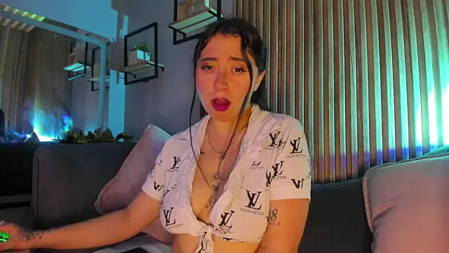 Snapshot of JuliethCruz_ chatting on 06/18/26, 07:29 JuliethCruz online show from 06/18/26, 07:29