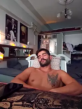 Snapshot of ogiday124 chatting on 10/16/25, 02:40 ogiday124 online show from 10/16/25, 02:40