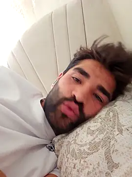 Snapshot of ogiday124 chatting on 11/02/25, 11:23 ogiday124 online show from 11/02/25, 11:23