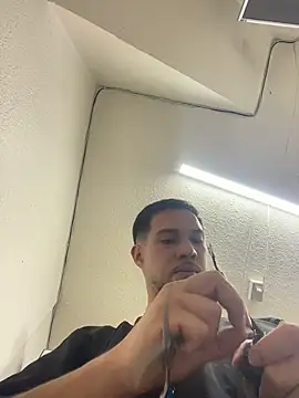 Snapshot of Leonardmoppet chatting on 10/26/25, 09:21 Leonardmoppet online show from 10/26/25, 09:21