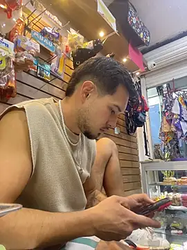 Snapshot of Leonardmoppet chatting on 11/08/25, 10:41 Leonardmoppet online show from 11/08/25, 10:41