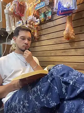 Snapshot of Leonardmoppet chatting on 11/12/25, 11:03 Leonardmoppet online show from 11/12/25, 11:03