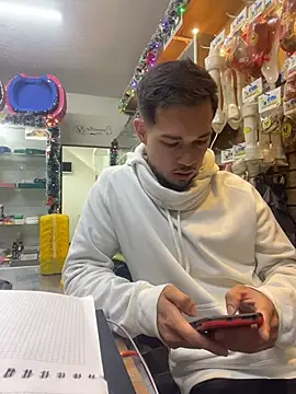 Snapshot of Leonardmoppet chatting on 12/01/25, 11:21 Leonardmoppet online show from 12/01/25, 11:21