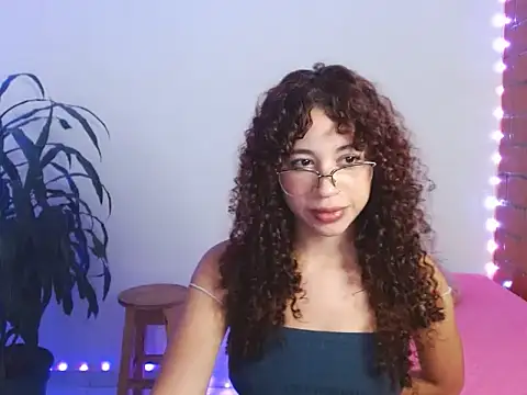 Snapshot of Medussa3033 chatting on 10/16/25, 10:44 Medussa3033 online show from 10/16/25, 10:44