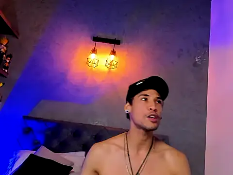 MaxHuston online show from 10/25/25, 07:27