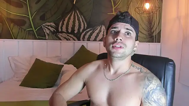 Snapshot of Mike_montoya01 chatting on 11/14/25, 04:33 Mike montoya01 online show from 11/14/25, 04:33