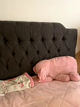 MiaSofia   online show from 10/27/25, 08:02