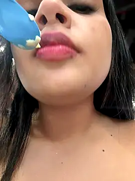 Snapshot of Lucianacuoper chatting on 11/21/25, 07:34 Lucianacuoper online show from 11/21/25, 07:34