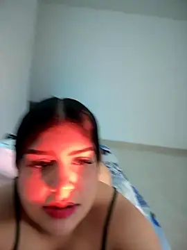 Snapshot of Lucianacuoper chatting on 12/04/25, 04:38 Lucianacuoper online show from 12/04/25, 04:38