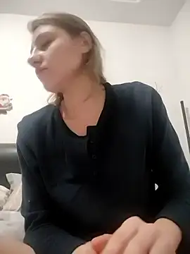 SandyCassie online show from 11/30/25, 06:06