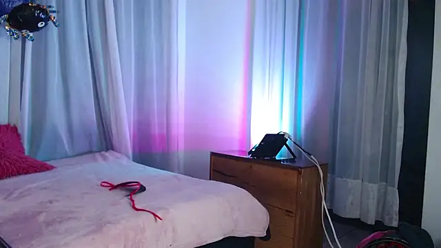 antonella rosecs online show from 10/17/25, 04:37