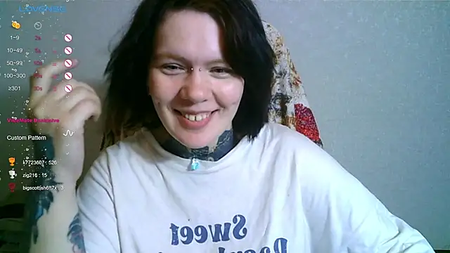 Snapshot of The_ICE_OWL chatting on 10/20/25, 09:32 The ICE OWL online show from 10/20/25, 09:32