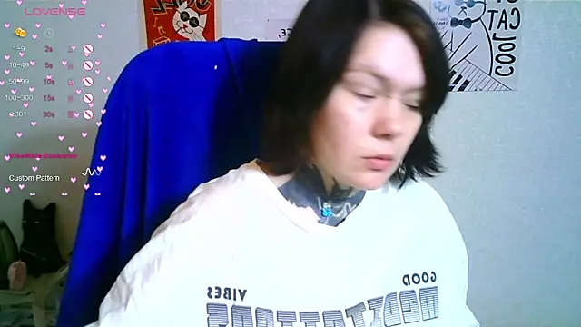 Snapshot of The_ICE_OWL chatting on 10/28/25, 07:34 The ICE OWL online show from 10/28/25, 07:34