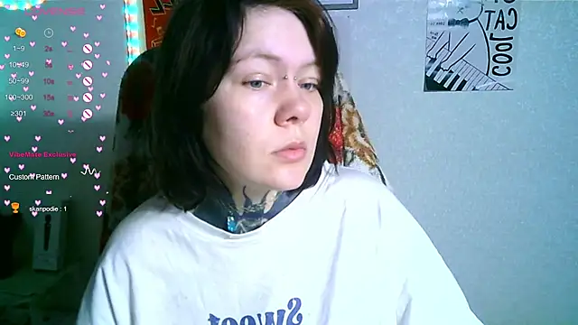 Snapshot of The_ICE_OWL chatting on 11/12/25, 06:58 The ICE OWL online show from 11/12/25, 06:58