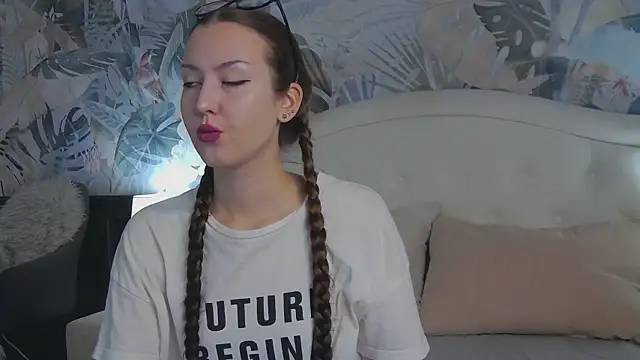 Snapshot of ReginaNyx chatting on 11/22/25, 04:22 ReginaNyx online show from 11/22/25, 04:22