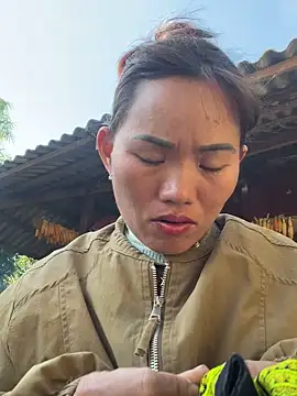 Snapshot of Saomai25 chatting on 11/29/25, 08:28 Saomai25 online show from 11/29/25, 08:28