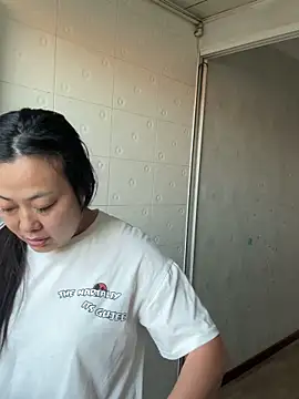 aini-maili online show from 10/22/25, 10:42