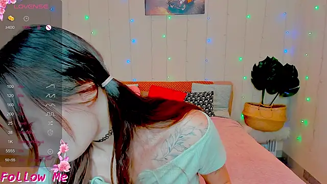 Snapshot of honeybuns_lizzy chatting on 10/18/25, 12:57 honeybuns lizzy online show from 10/18/25, 12:57