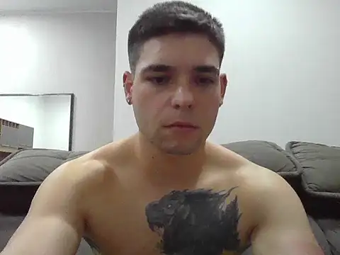 Snapshot of Zure-xxx chatting on 10/24/25, 11:45 Zure-xxx online show from 10/24/25, 11:45