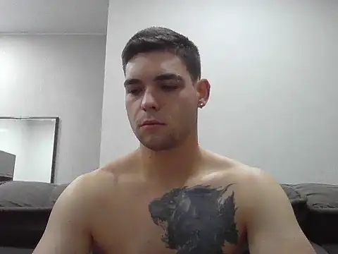 Snapshot of Zure-xxx chatting on 11/27/25, 10:45 Zure-xxx online show from 11/27/25, 10:45