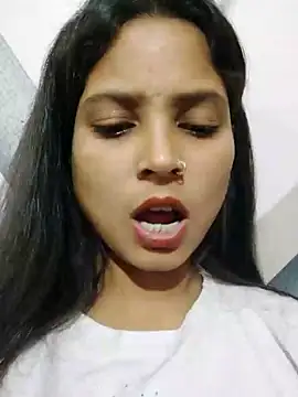 Snapshot of Anshika1431 chatting on 11/18/25, 04:00 Anshika1431 online show from 11/18/25, 04:00