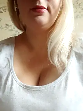 Snapshot of PaigexLynn chatting on 10/17/25, 07:22 PaigexLynn online show from 10/17/25, 07:22