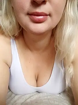 Snapshot of PaigexLynn chatting on 11/12/25, 06:47 PaigexLynn online show from 11/12/25, 06:47