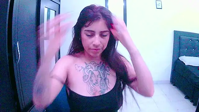 Snapshot of adri_gomez1 chatting on 10/22/25, 10:26 adri gomez1 online show from 10/22/25, 10:26